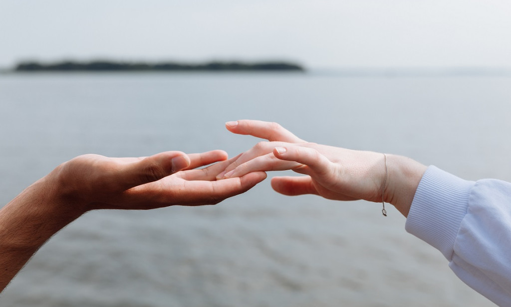 Six 'R's of healthy relationships: Couple goals