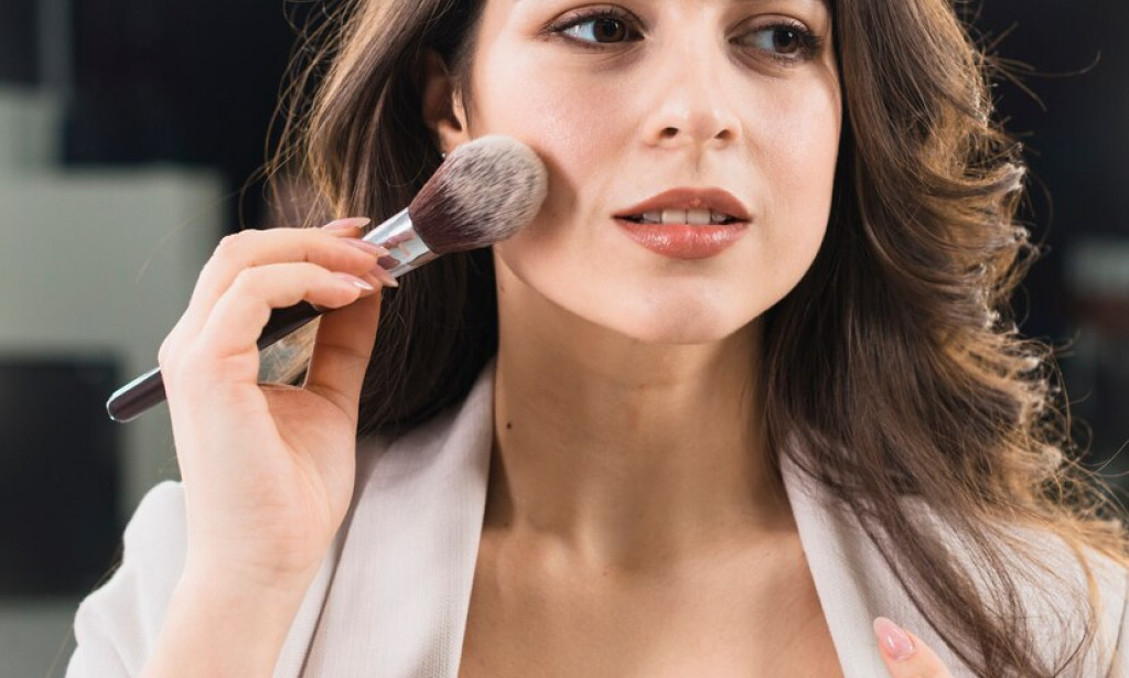 How to Use a Tapered Foundation Brush to Contour Your Face?