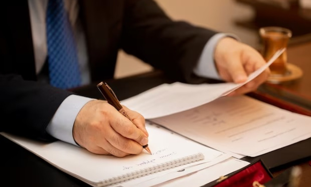 How to Choose the Right Civil Lawyer for Your Case: Top 5 Must-Ask Questions