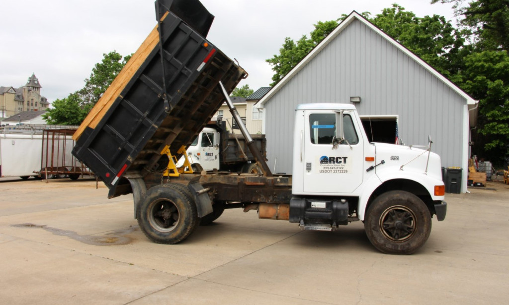 How BedLock Safety Products Meet Industry Standards for Heavy Vehicle Maintenance