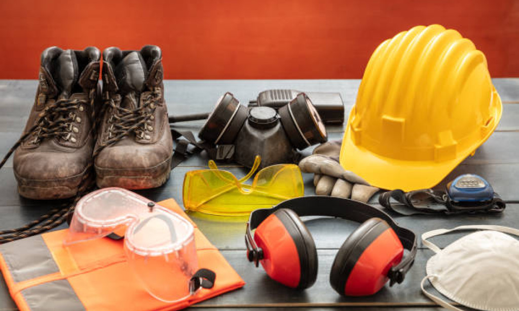 The Essential Guide to Construction Workwear: Safety, Comfort, and Functionality
