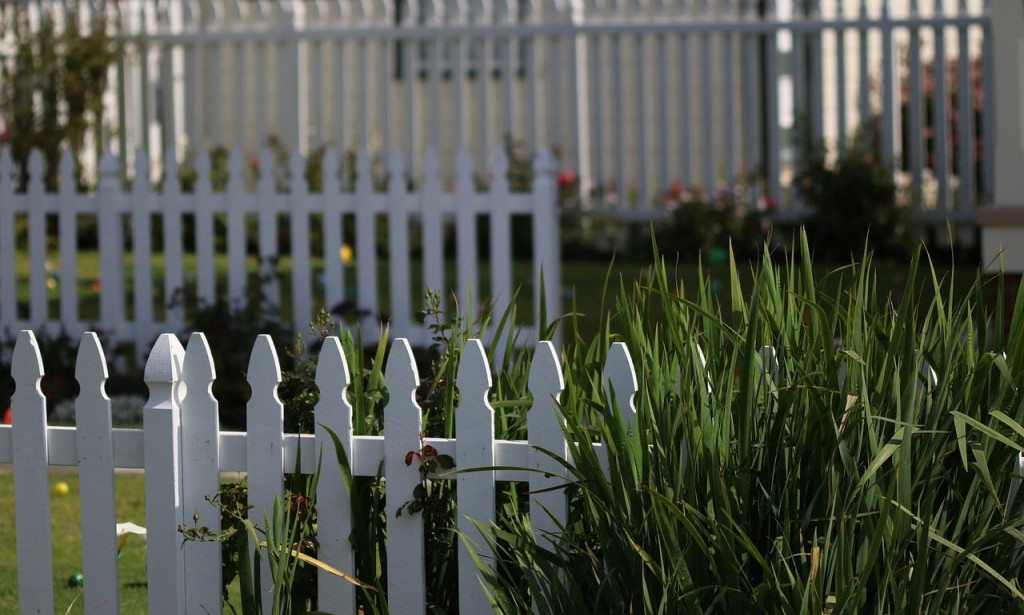 Why Vinyl Fences Are Becoming the Go-To Option for First-Time Homeowners