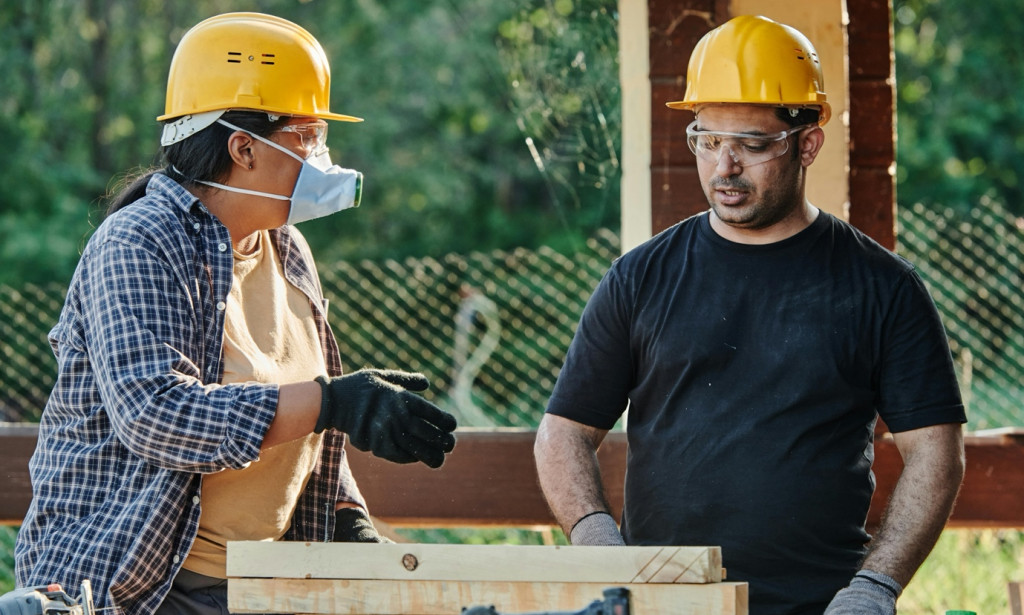 What to Expect When Working with Fencing Contractors