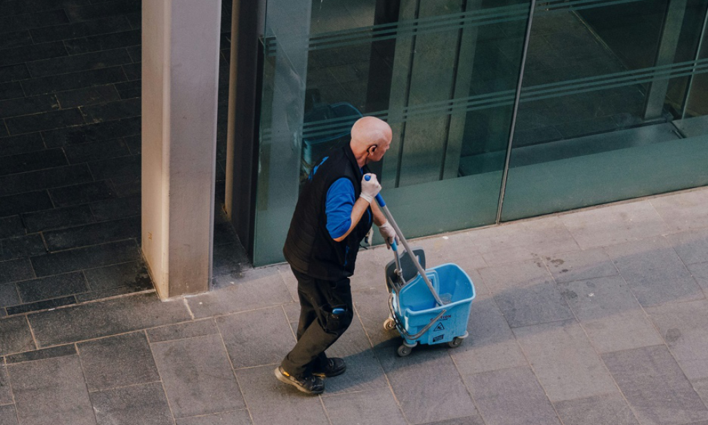 Why Manufacturing Facilities Depend on Structured Industrial Janitorial Programs